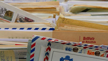 海外からのエアメールなどの郵便物のイメージ写真